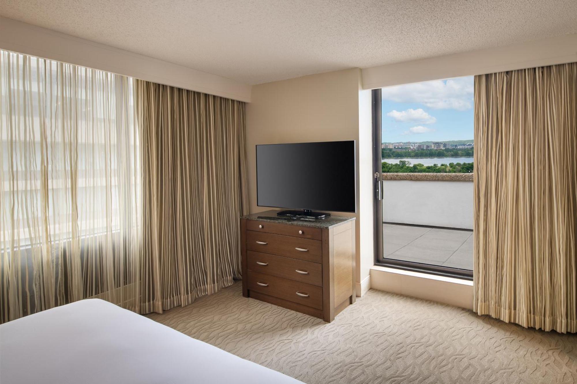 Doubletree By Hilton Washington Dc - Crystal City Arlington Exterior foto